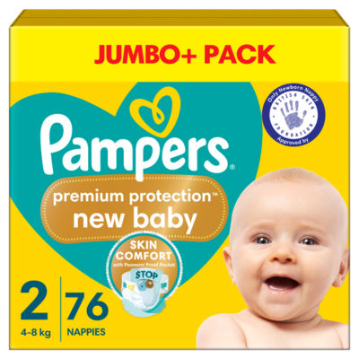 pampers ocierajacy sie o prog