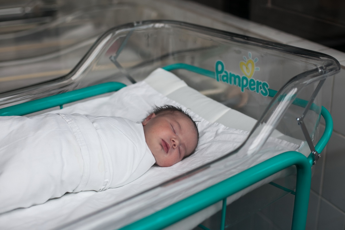 biedronka.pampwesy pampers 5 promocja