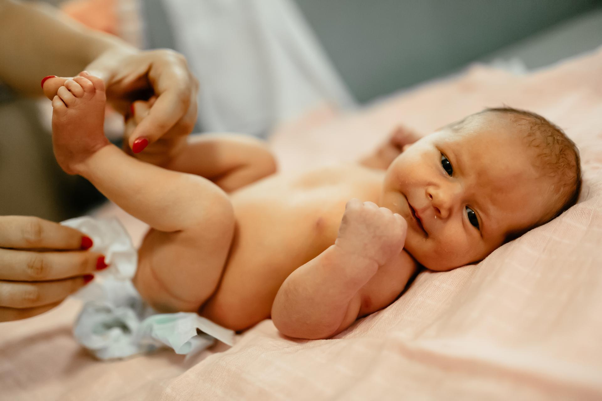 pampers newborn z wycięciem na pępek
